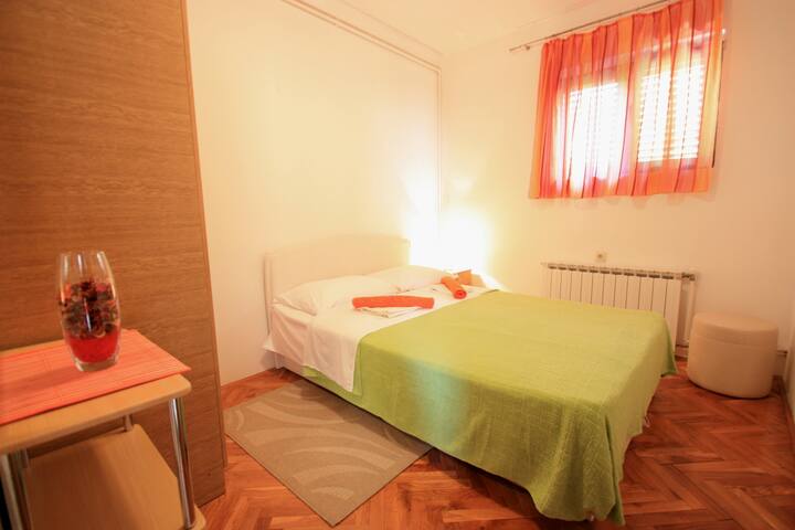 غرفة النوم 2