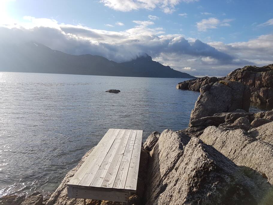 10m from the cabin, a bench to watch the sunset.