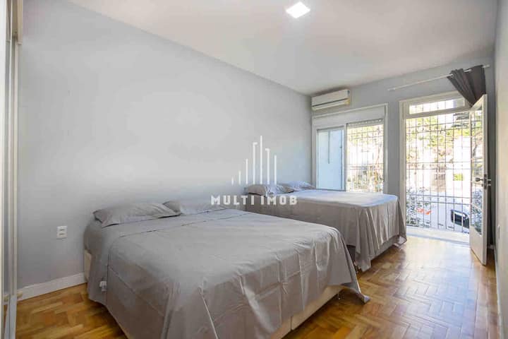 Спална соба 1 , 2 двојни кревета се еден 