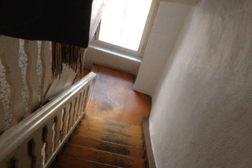 The Studio is on the 4th Floor by stairs ... The House was originally build around 1517 ... why ceilings are a bit low. Each Floor provides one small Studio. Only one person is living steady in the house ... its very quiet.
