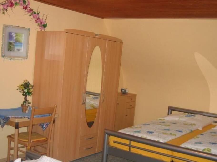Vierbett Schlafzimmer mit 2 Doppelbetten im OG