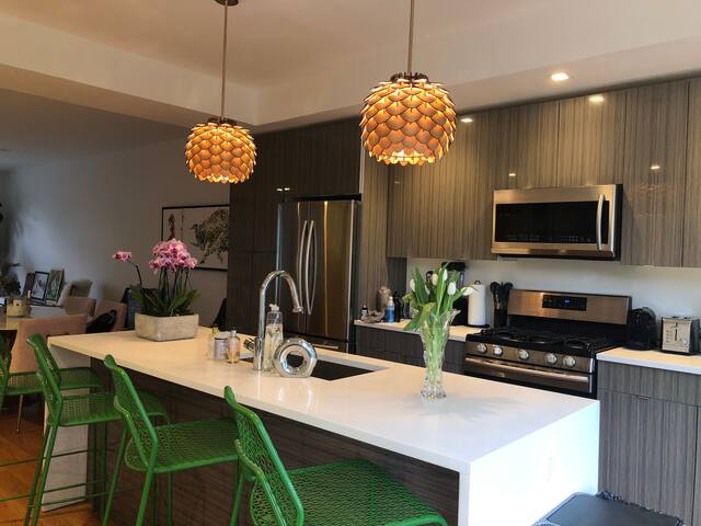 *Outdoor Space* Airy, bright, charming, zen duplex gallery image 2