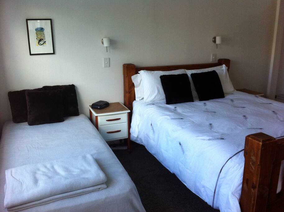 Master Bedroom - Queen + Single