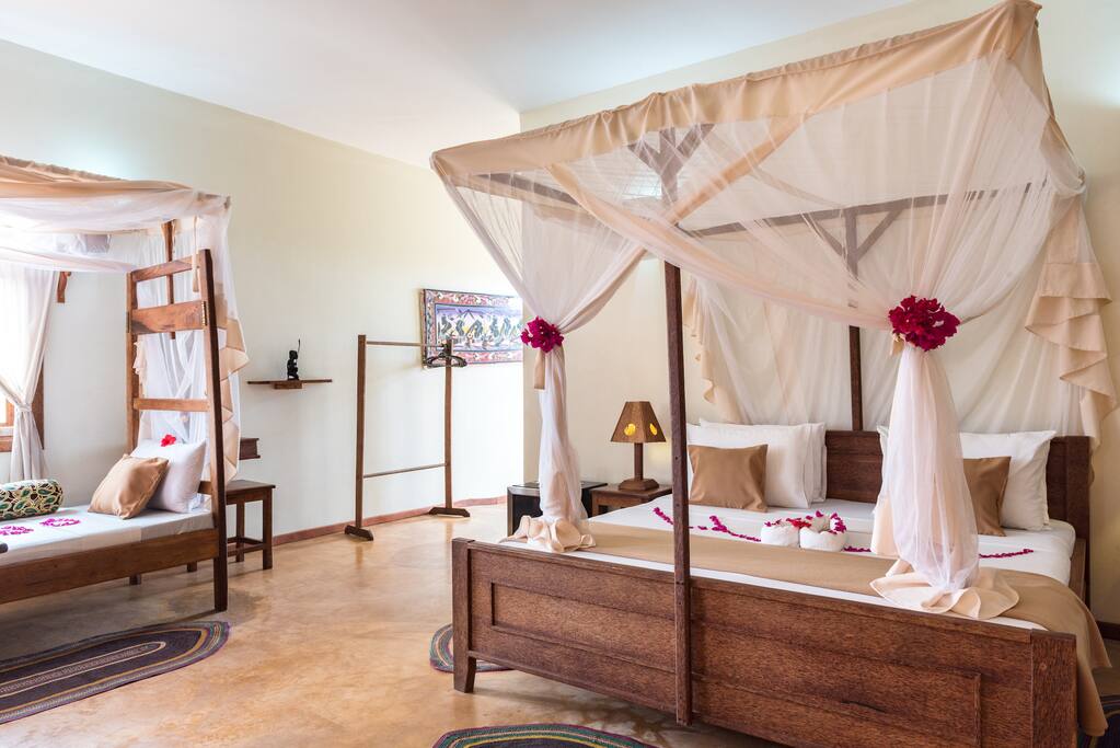 Room Detail
