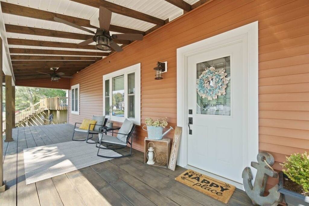 Luxurious Getaway On Witmer Lake Cottages For Rent In Wolcottville Indiana United States