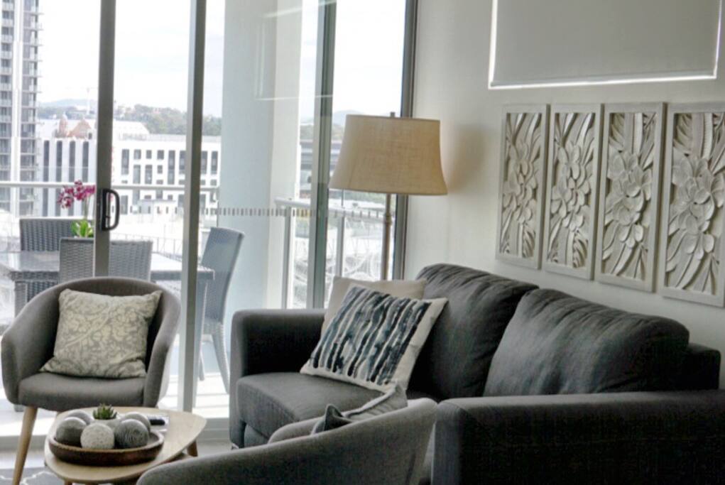 Comfortable and relaxing living room with flatscreen TV, Apple TV and Netflix