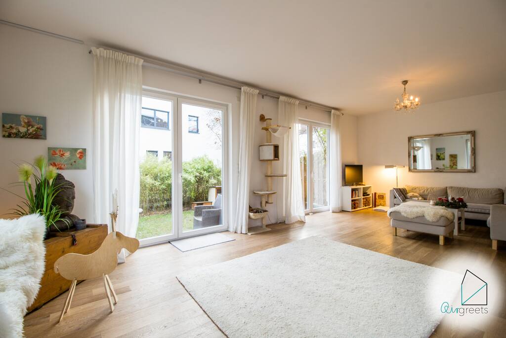 The rooms are lovingly furnished with high-quality furniture.