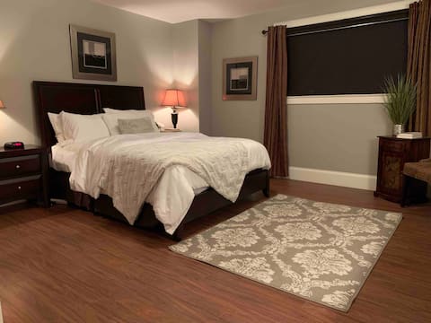 The Lisgar Suite - Elegant Suite to Spoil You