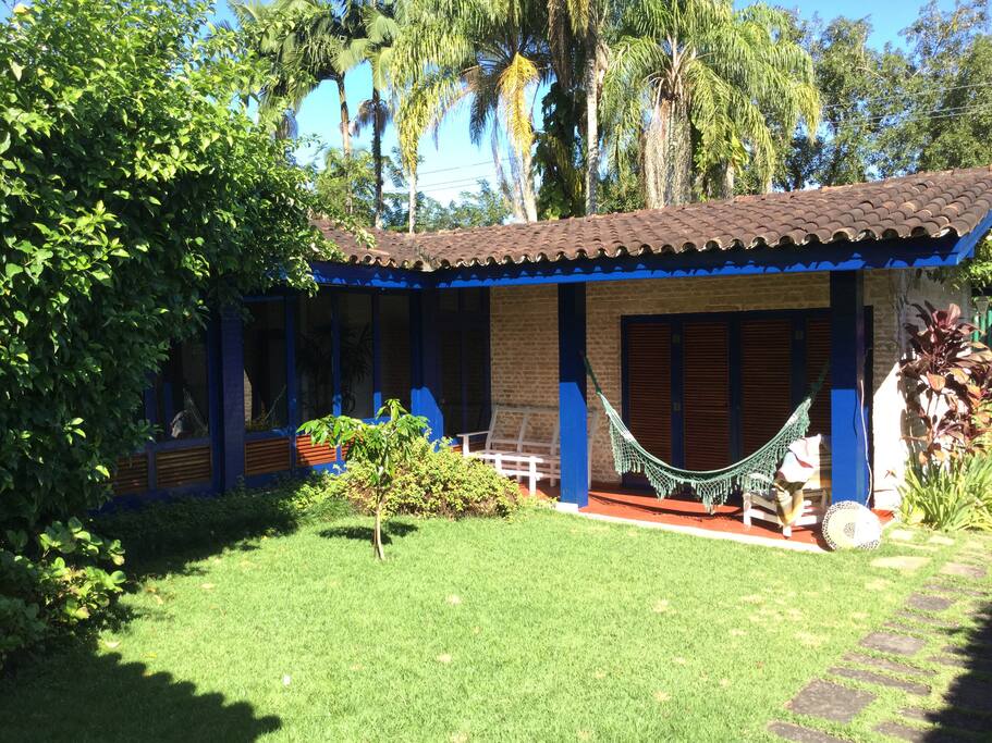 Jardim lateral da casa