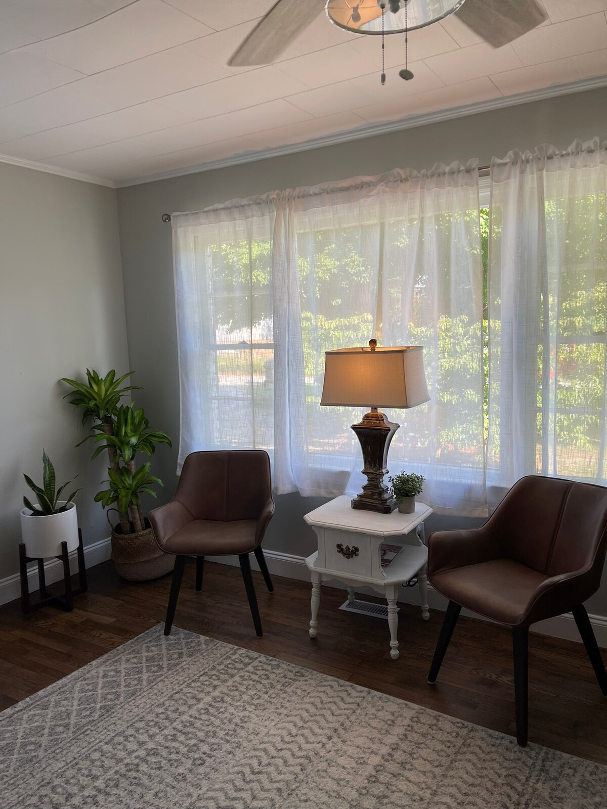 Walk to restaurants and downtown events!