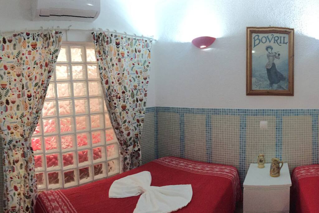Room 1 (suite)