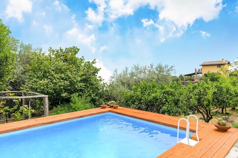 Villa with pool and panoramic surroundings