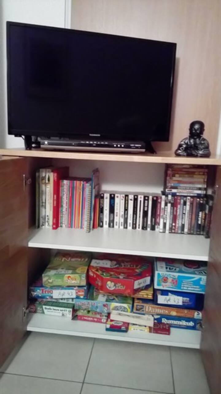 ทีวีเครื่องเล่นดีวีดี/divx หนังสือเกมดีวีดีพร้อมใช้งาน
