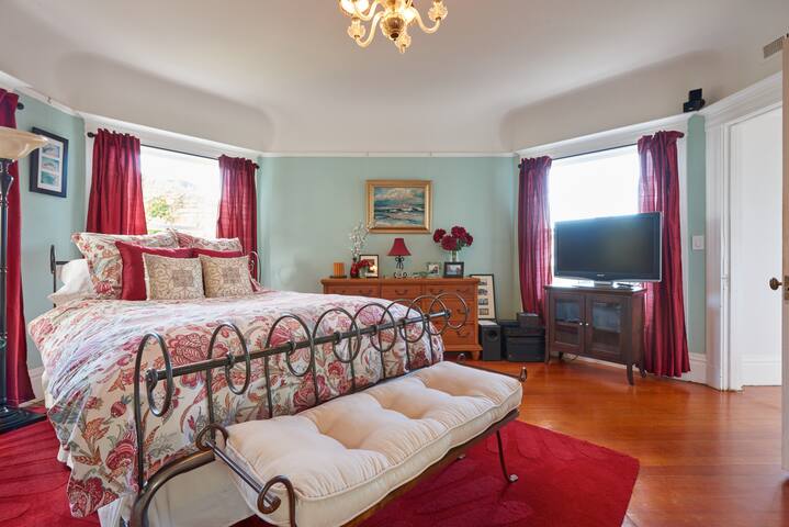 HUGE 4BR/2B Lower Pac Heights Flat gallery image 5