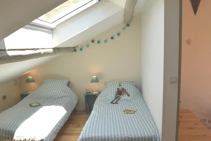 儿童房（毗邻第一间）