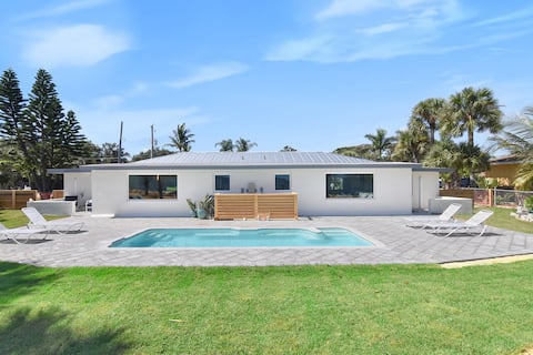 Brand new property. Direct Riverfront with Pool!