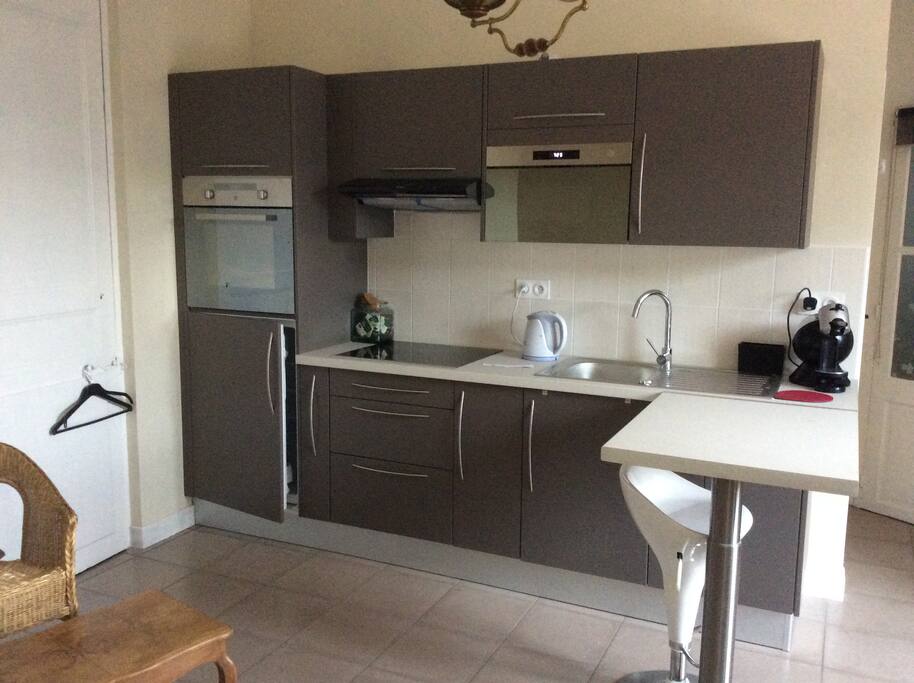 Breakfast bar, kettle, coffee machine.