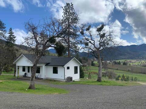 Modern Farmhouse, Country Views