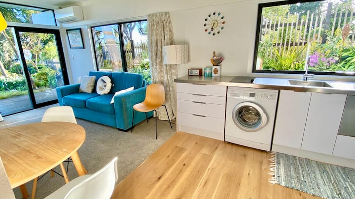 Modern Self-contained Unit With Panoramic Views - Lyttelton