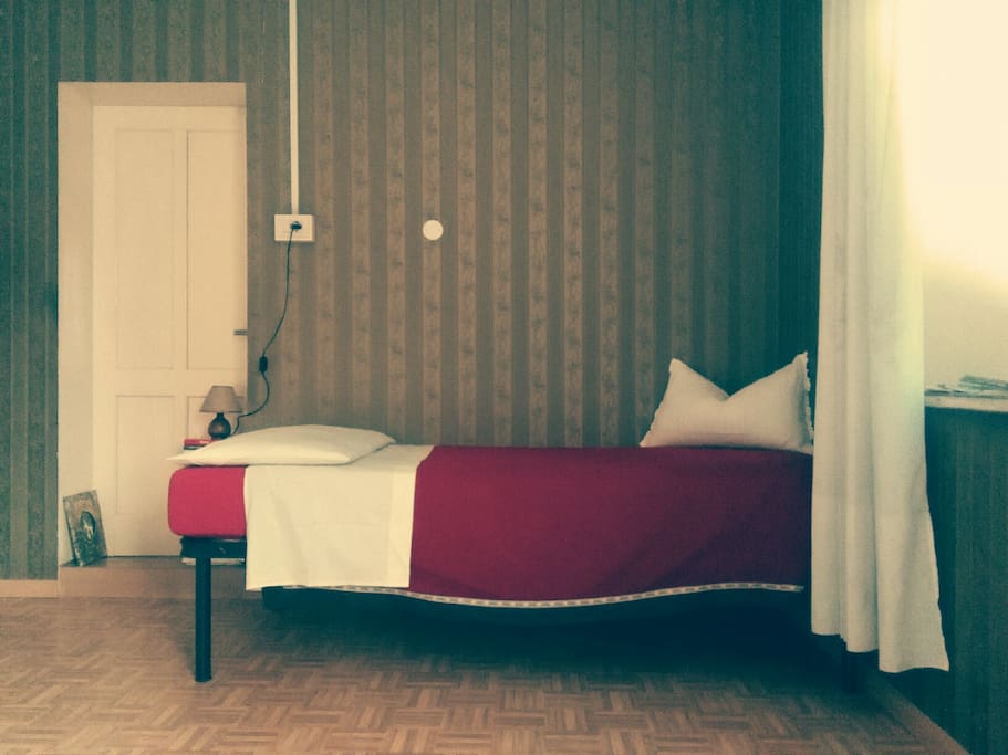 Il letto singolo - The single bed
