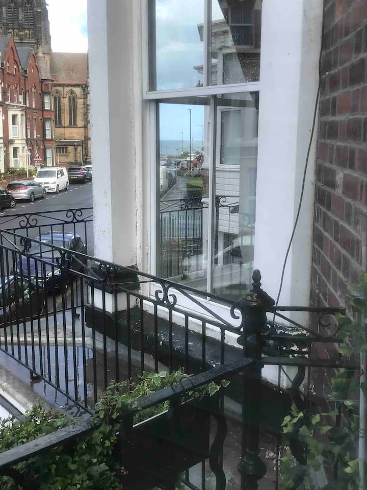 Victorian Townhouse Homely Apartment - Abbey Views - Whitby, UK