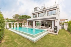 Brand-new+Luxurious+Modern+Villa+on+the+beach