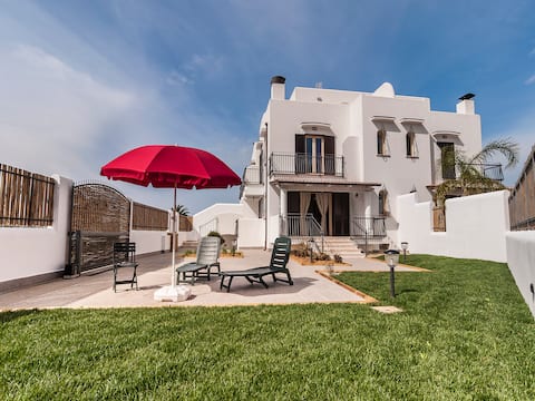 Villa Omero – Beach Access & Parking Included