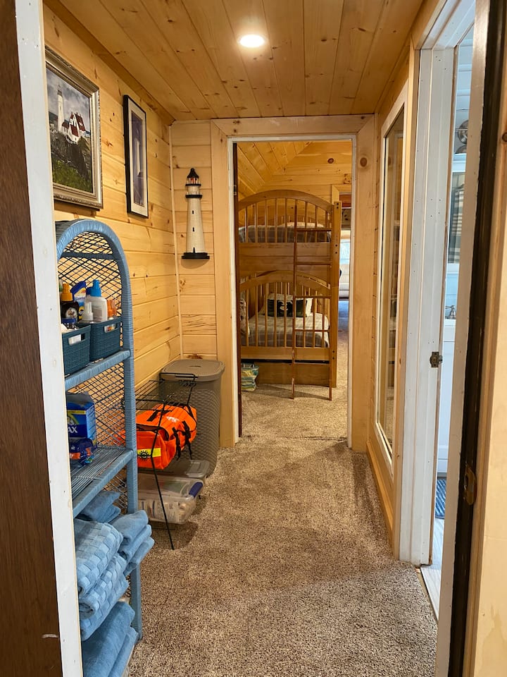 小屋卫生间走廊