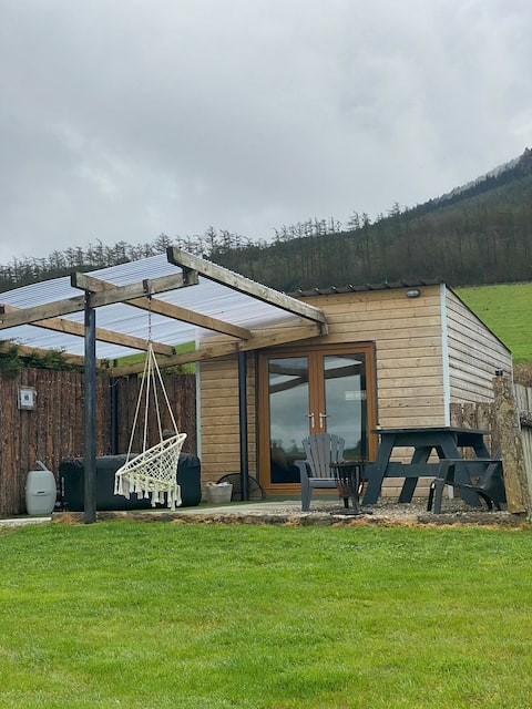 Mountain View Glamping Snug & Hot Tub