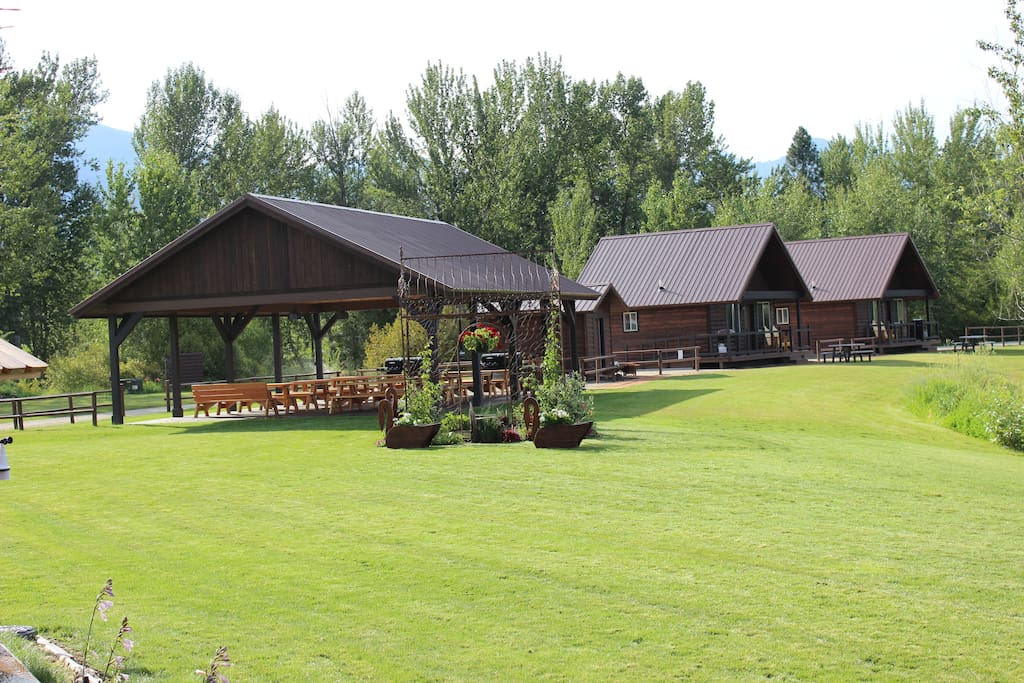 West Cabins, Pavilion, Arbor