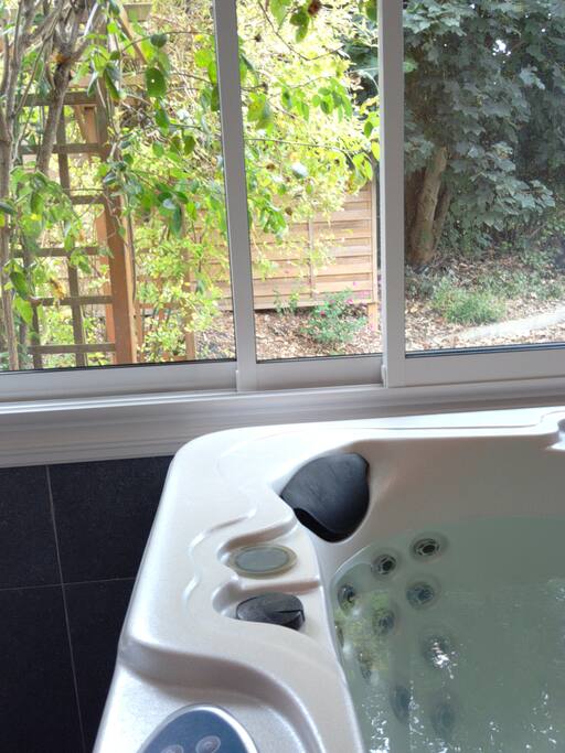 spa avec vue sur extérieur