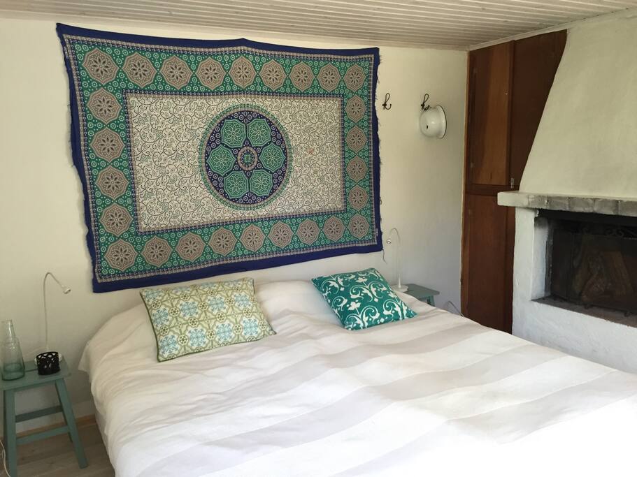 Doublebed. Can be made in to two singelbeds.