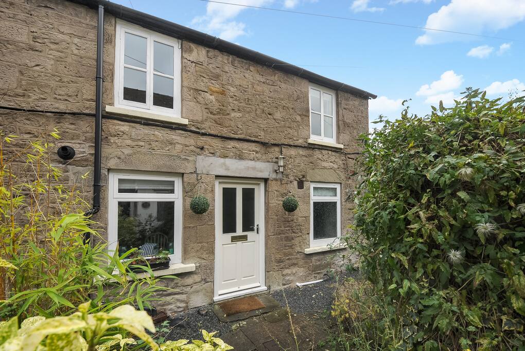 Bumblebee Cottage Hay On Wye Garden And Parking Cottages For