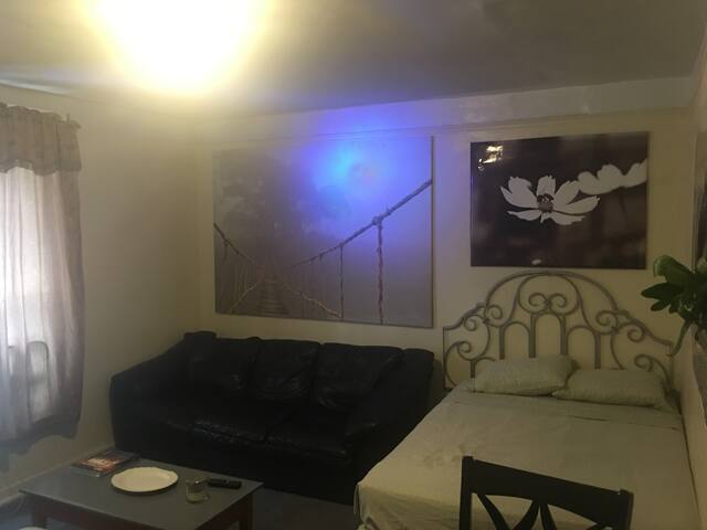 Big comfy space close to Yankees.