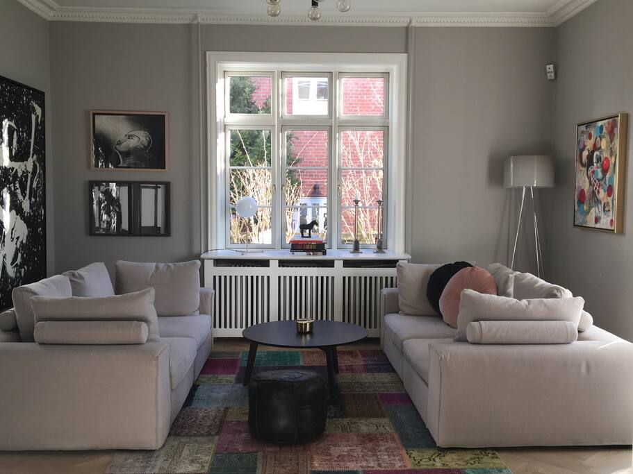 Put your legs up and have a cup of coffee in the living room with a view of the winter garden
