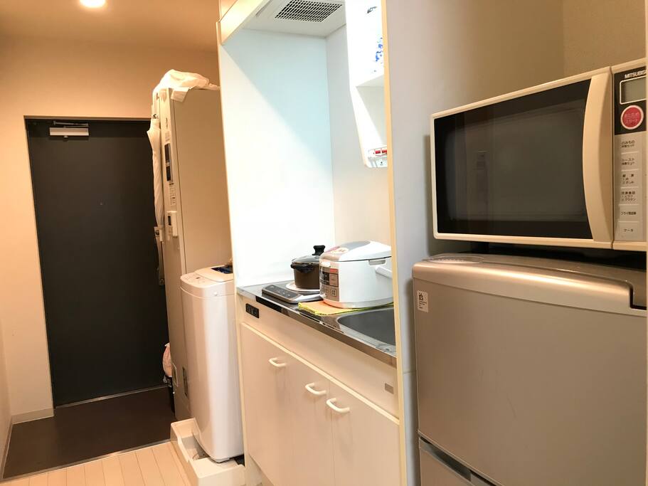 Kitchens and kitchenware for cooking. Washing machine is also available.