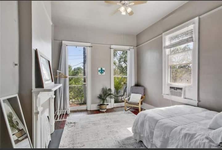 Front bedroom with access to balcony