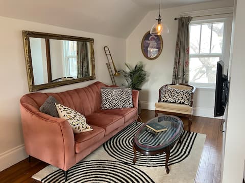 Popular Airbnb listing: Pink, penthouse pied-à-terre with private deck in Saskatoon