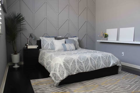 Spacious Guest Room in Modern Designed House 2