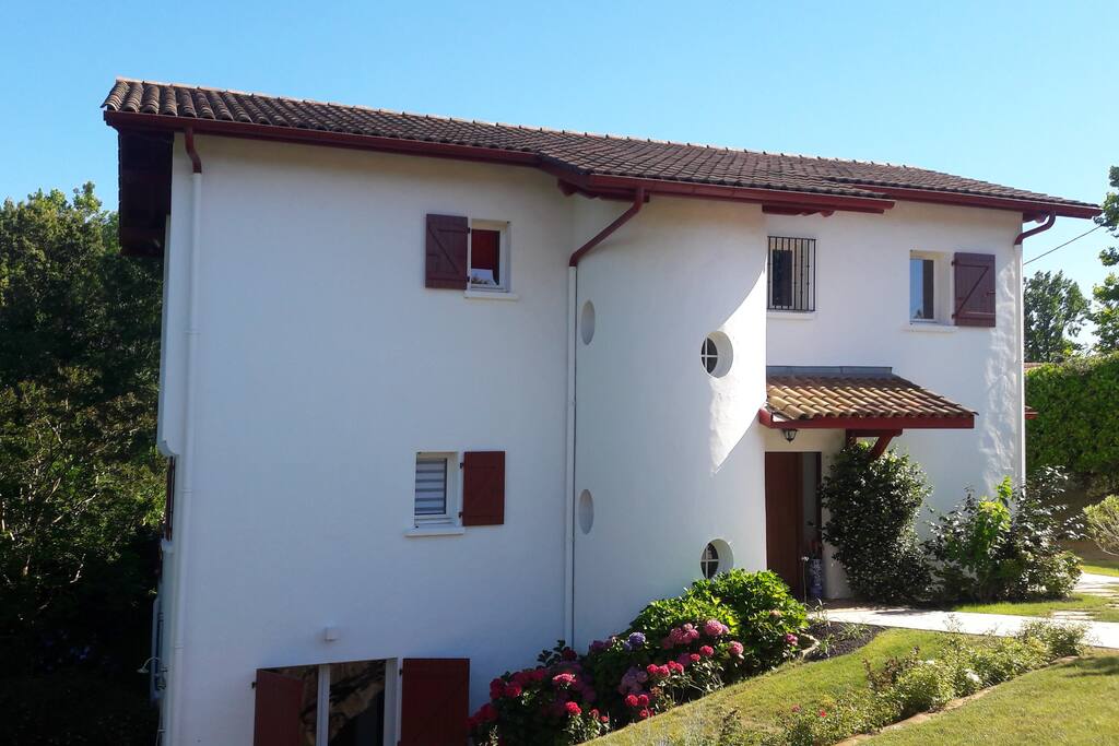 Maison coté entrée