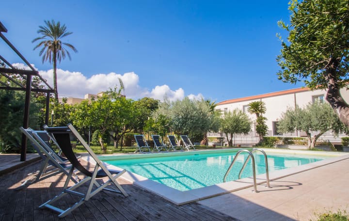 Junior Suite| Luxury Pool, Sea Front - Palermo