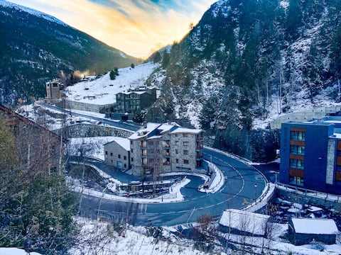 𓃚 Rustic Mountain Escape | Next to a River | SKI