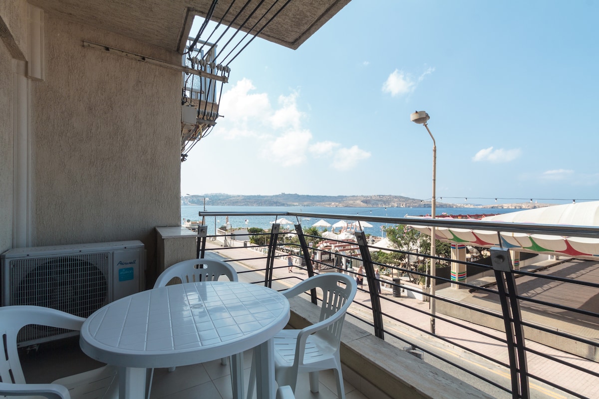 Seafront, centrally located & spacious Apartment