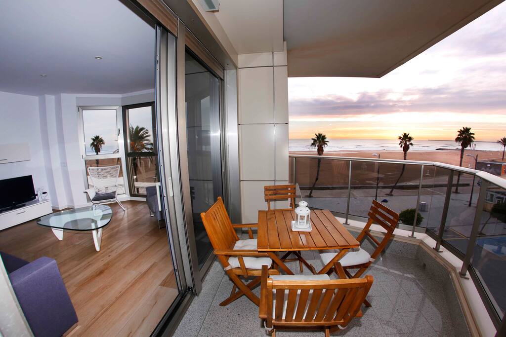 Salon comedor y terraza /Living-room and terrace