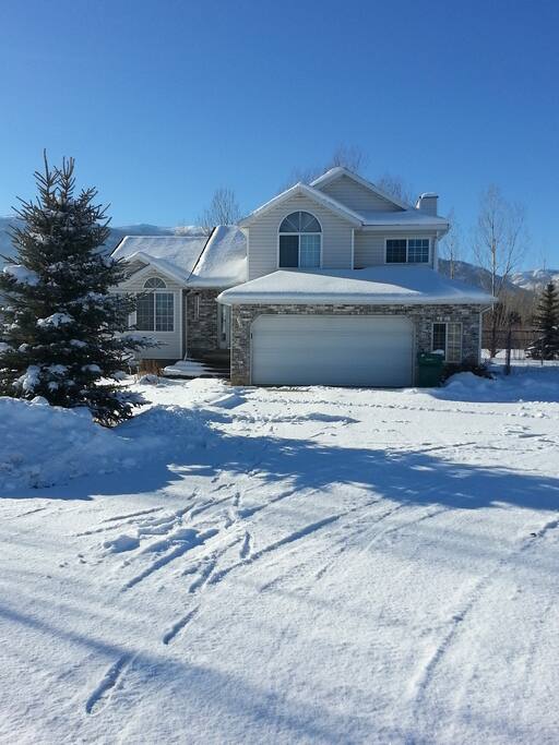Adorable and Quaint! Lots of Snow for Skiers :) 2015-2016