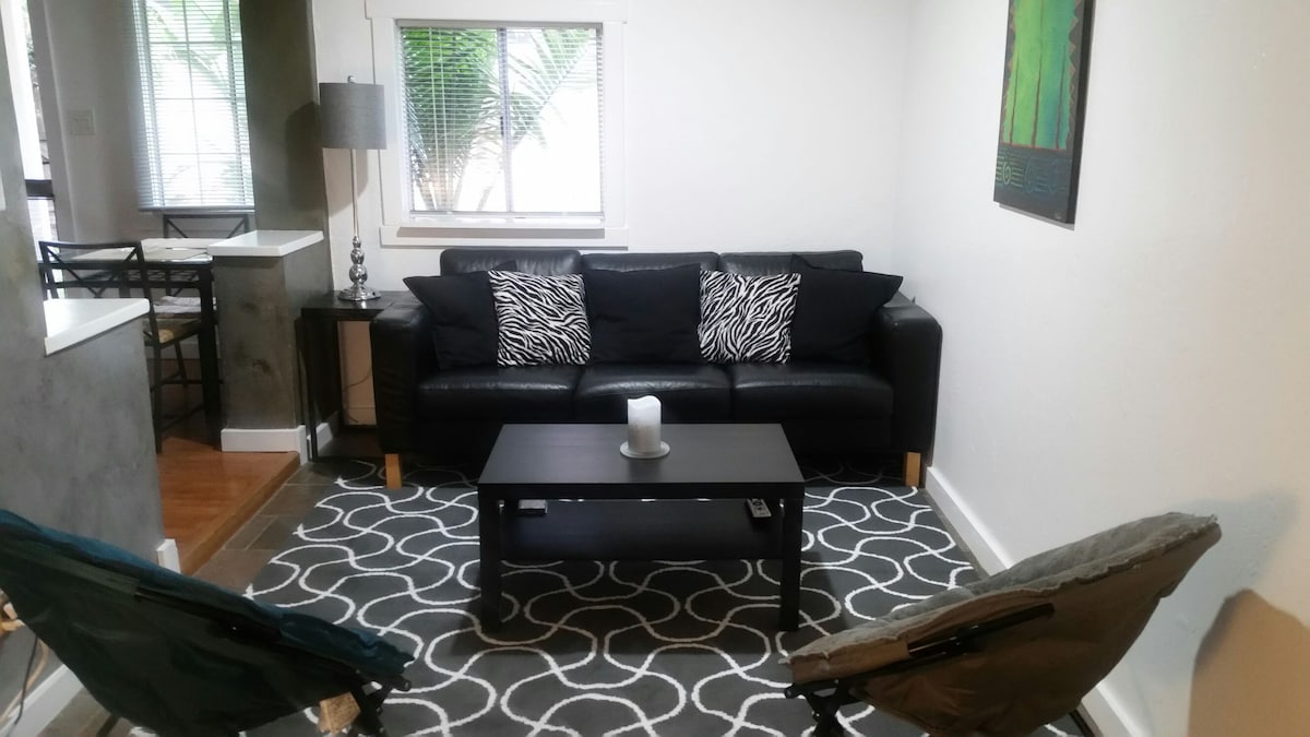 Popular Airbnb listing: 1 Bed Guesthouse on edge of Marina Del Rey in Del Rey