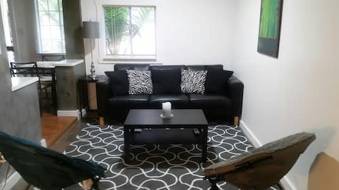 Popular Airbnb listing: 1 Bed Guesthouse on edge of Marina Del Rey in Del Rey