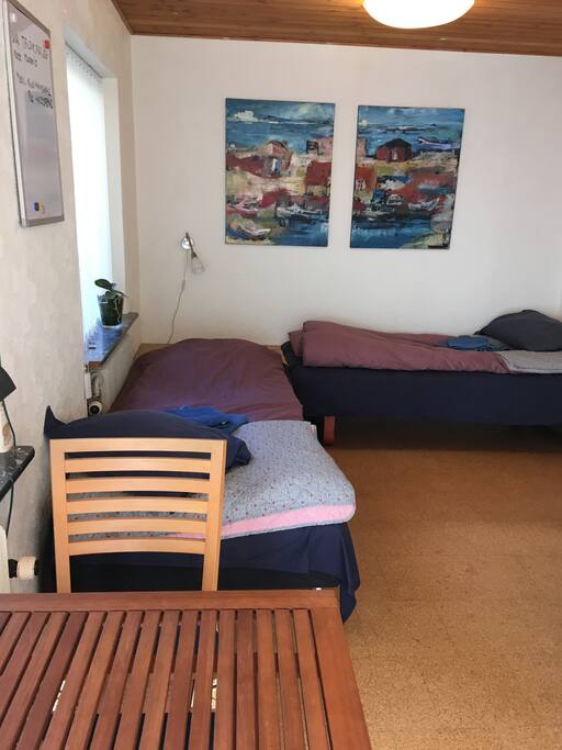 Værelse set fra havedør