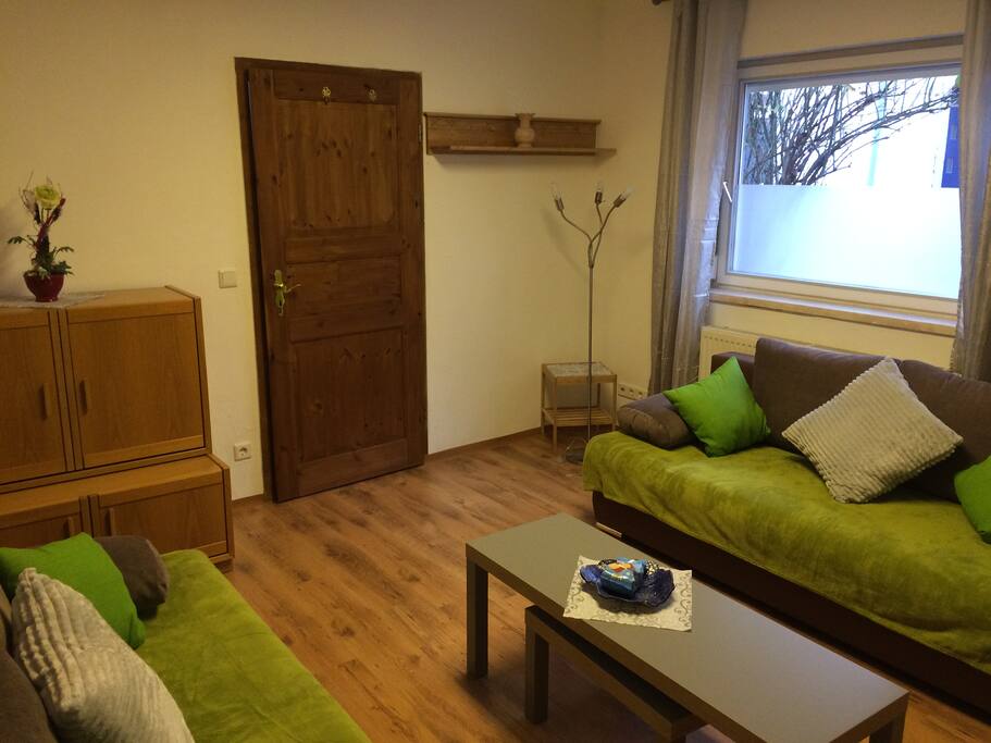 Wohnzimmer mit Schlafsofas