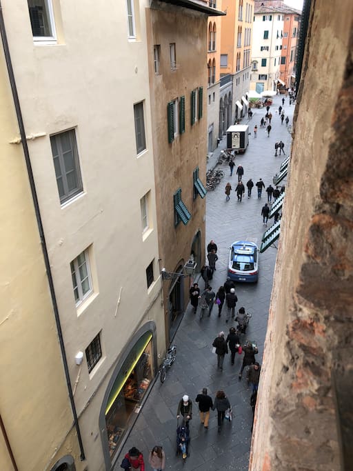 From a window in the living room, a view of Via Beccheria.